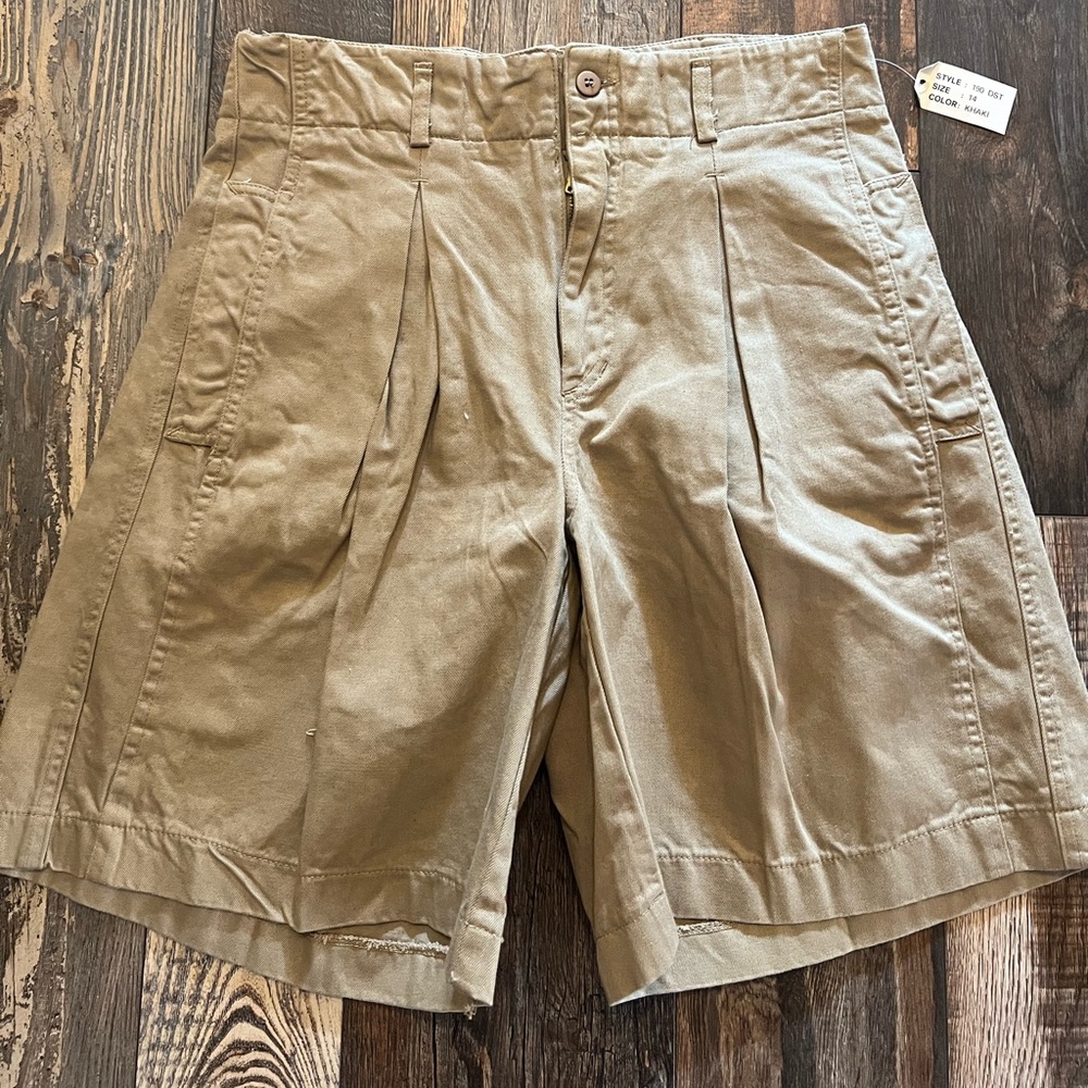 NWT Daniel Caron khaki shorts size 14